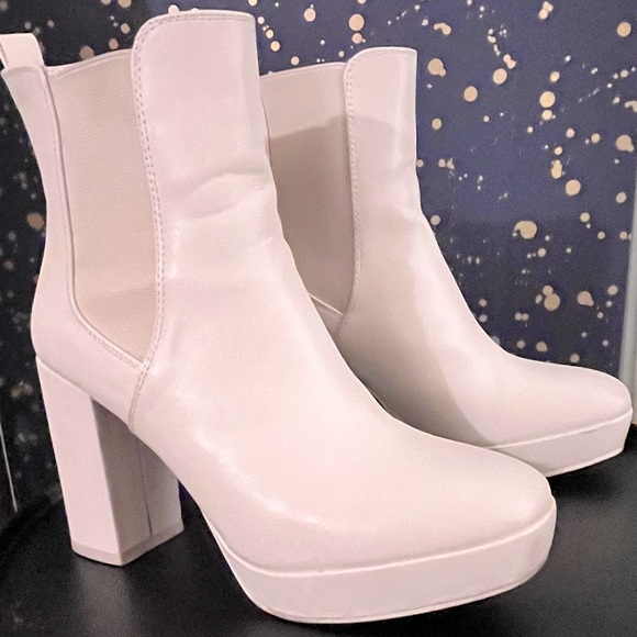 Mia Genesis Off White Platform Ankle Boots - Picture 15 of 15